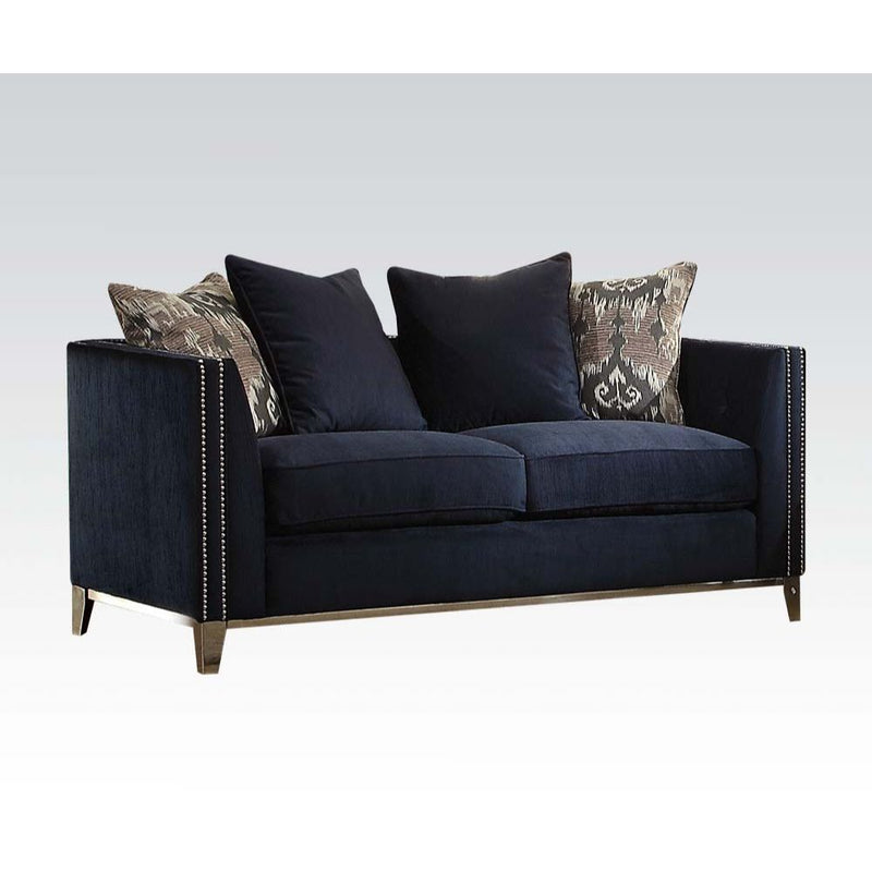 Loveseat w/4 Pillows