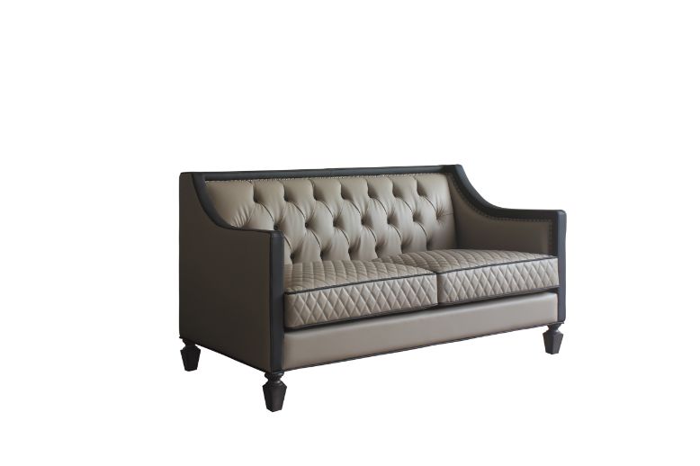Loveseat w/3 Pillows
