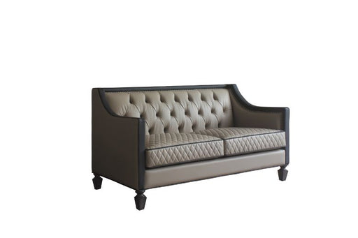 Loveseat w/3 Pillows