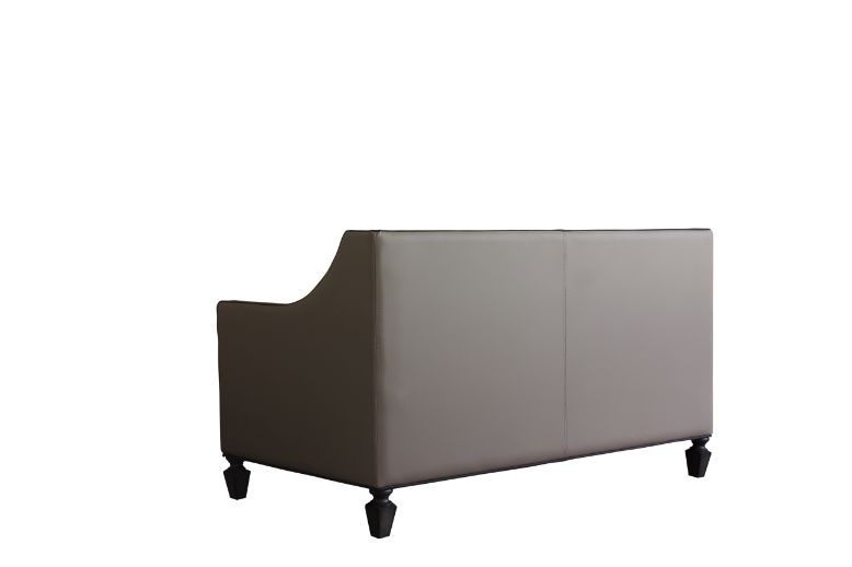 Loveseat w/3 Pillows