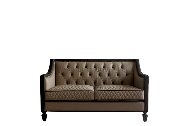 Loveseat w/3 Pillows