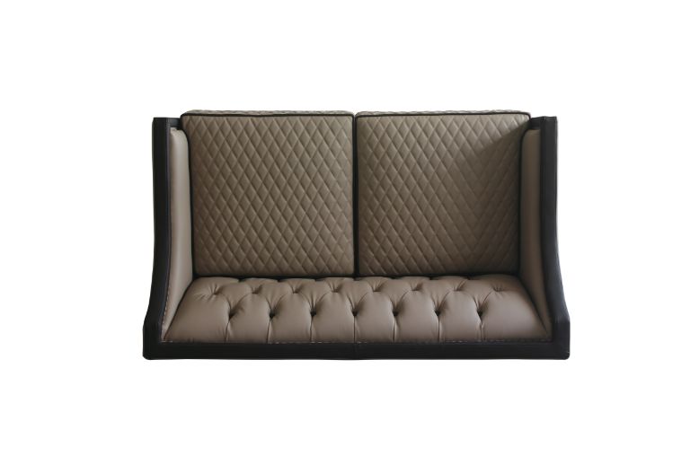 Loveseat w/3 Pillows