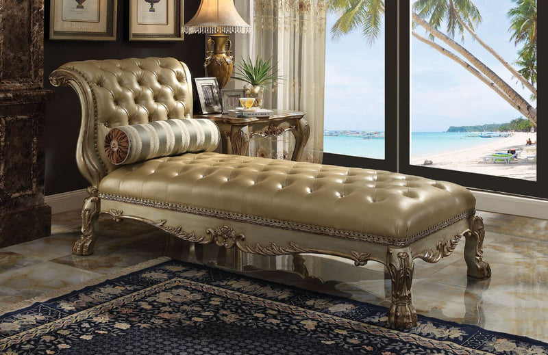 Chaise w/Pillow