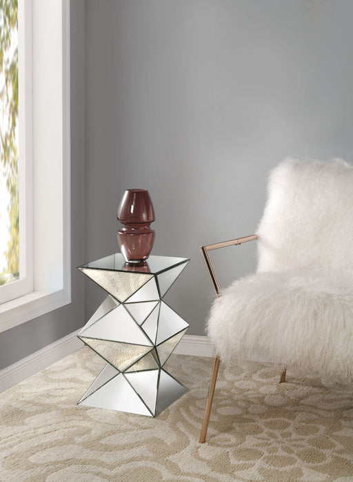 Pedestal Stand