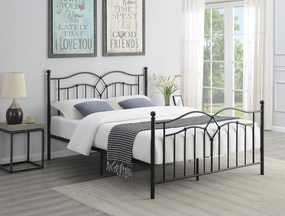 Klossen Queen Platform Bed Black