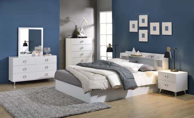 Queen Bed w/Storage