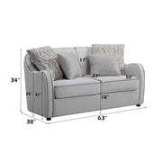 Loveseat w/4 Pillows