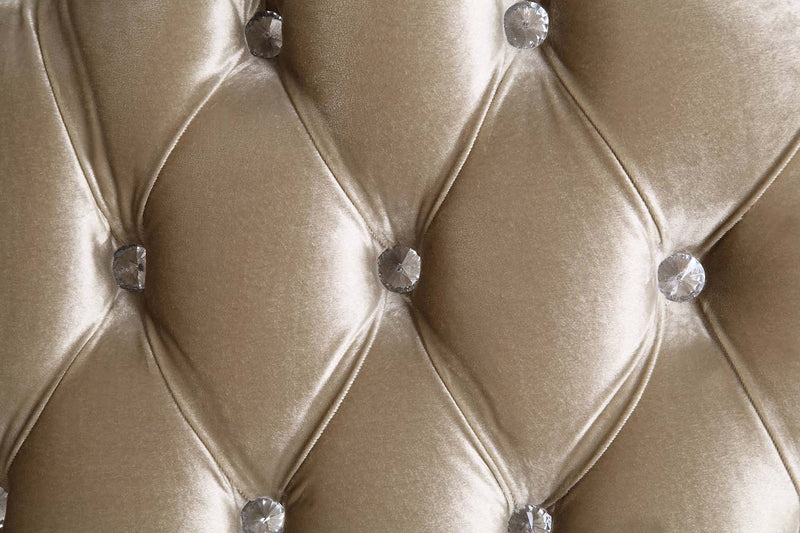 Sofa w/7 Pillows
