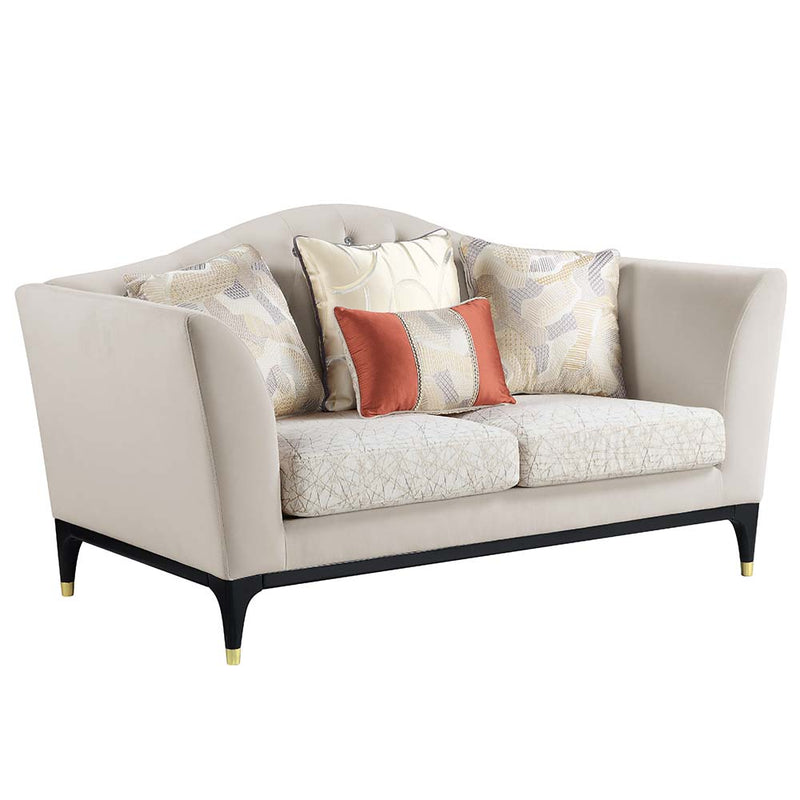 Loveseat w/4 Pillows