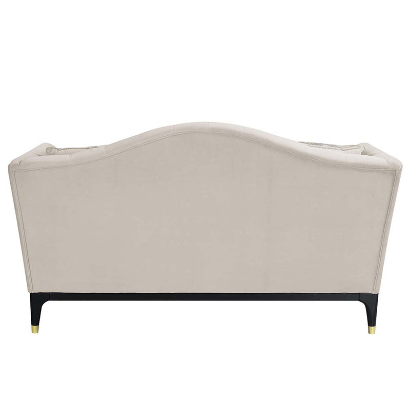 Loveseat w/4 Pillows