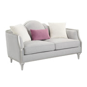 Loveseat w/3 Pillows
