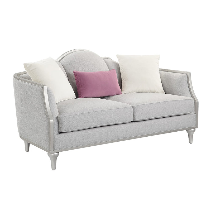 Loveseat w/3 Pillows