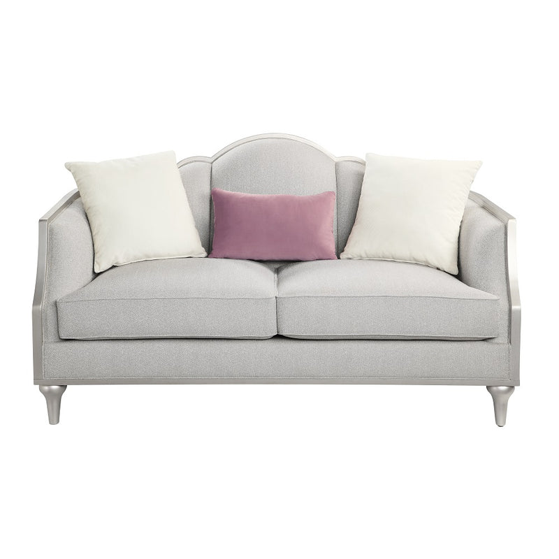 Loveseat w/3 Pillows