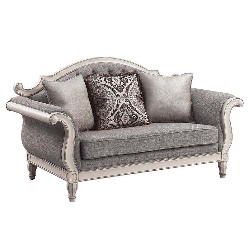 Loveseat w/3 Pillows